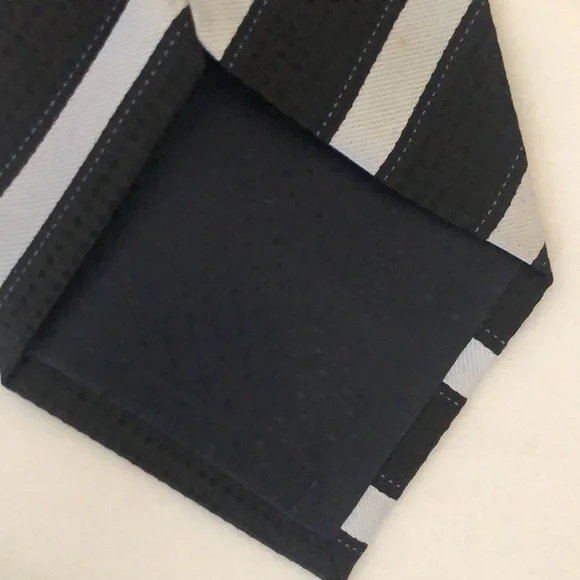 ๐ Diagonal stripe tie - Picture 3 of 3